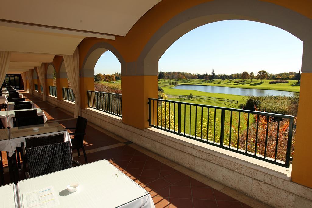 Le Robinie Golf & Resort Solbiate Olona Esterno foto