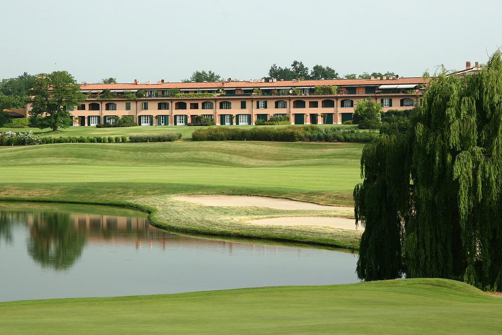 Le Robinie Golf & Resort Solbiate Olona Esterno foto